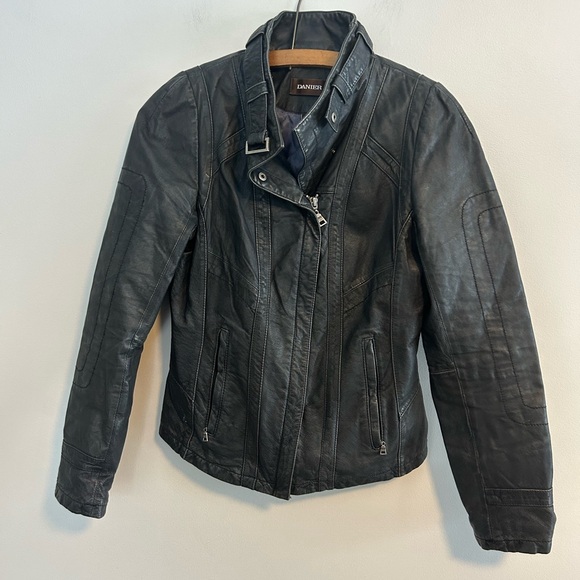Danier Jackets & Blazers - Danier women’s xs Black Leather zip up Jacket